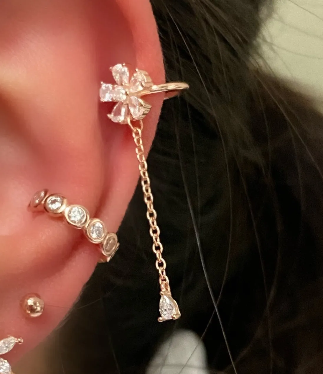 Cartilage earrings with Flowers and chains