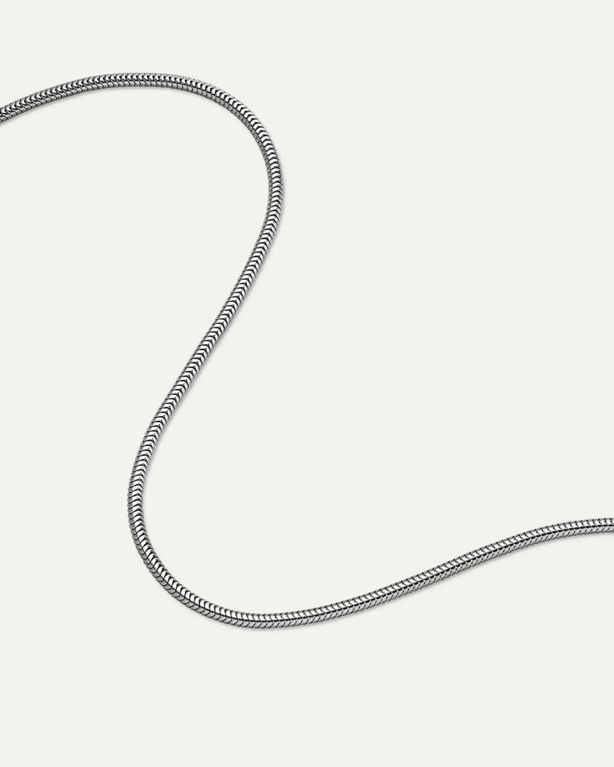 DEAR DARLING BERLIN DELICATE SHORT SNAKE NECKLACE SILVER