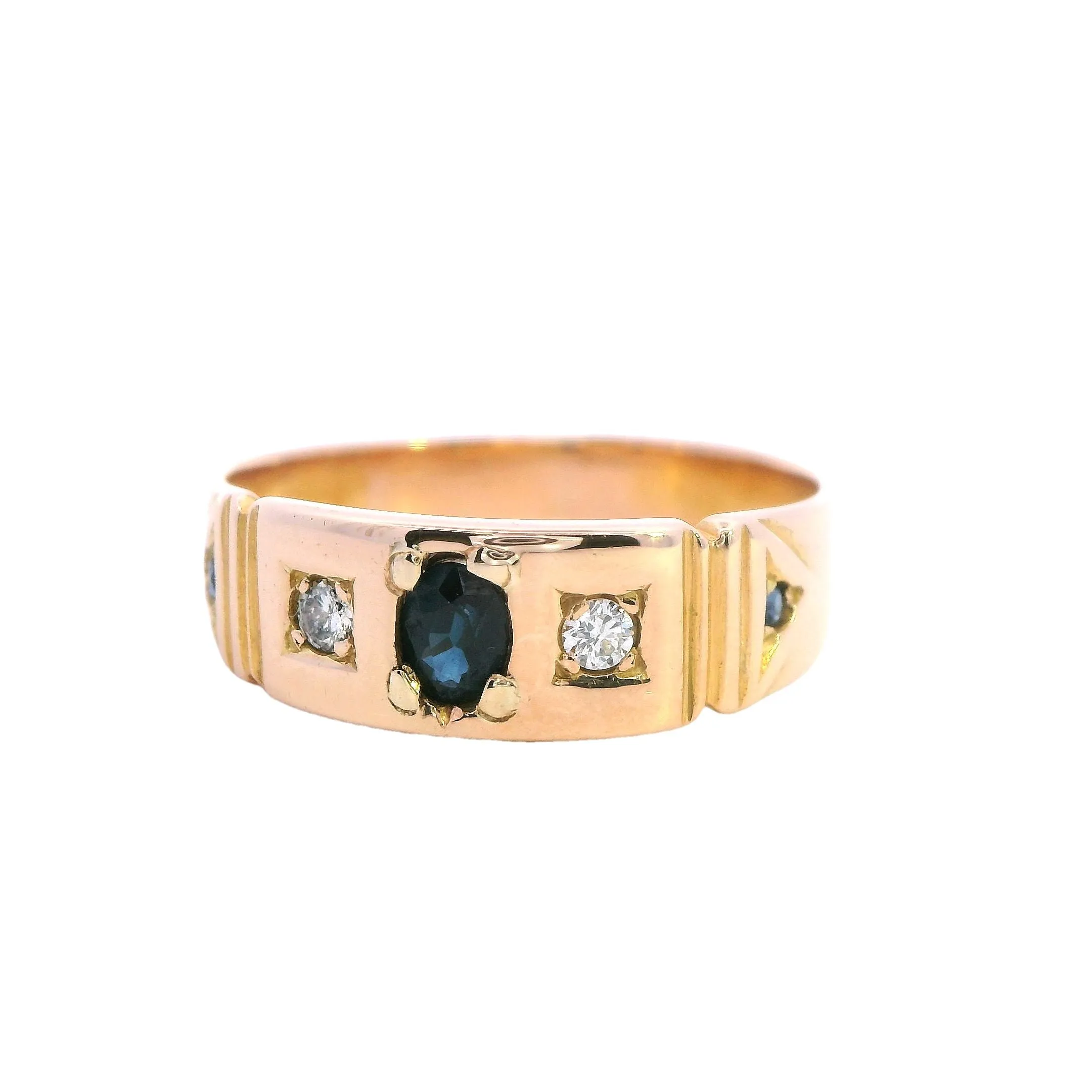 Exquisite Yellow Gold Sapphire Ring - Timeless Elegance