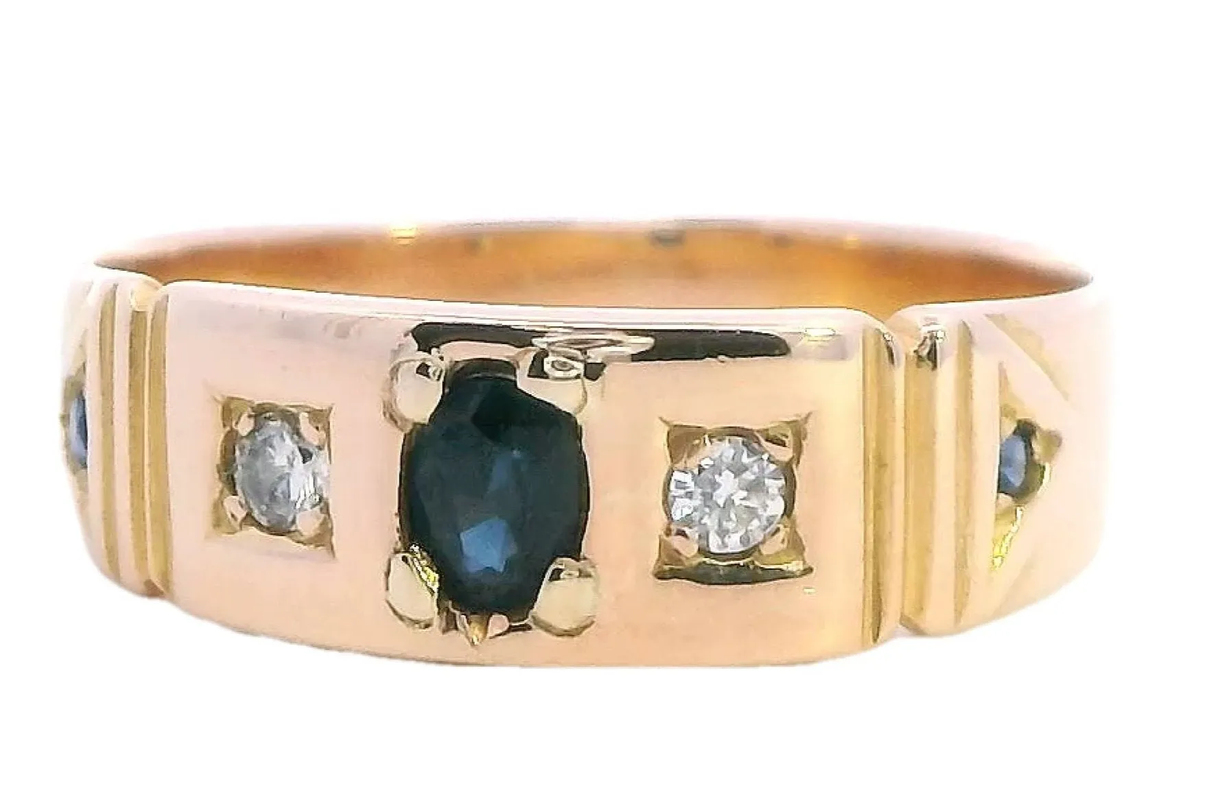 Exquisite Yellow Gold Sapphire Ring - Timeless Elegance