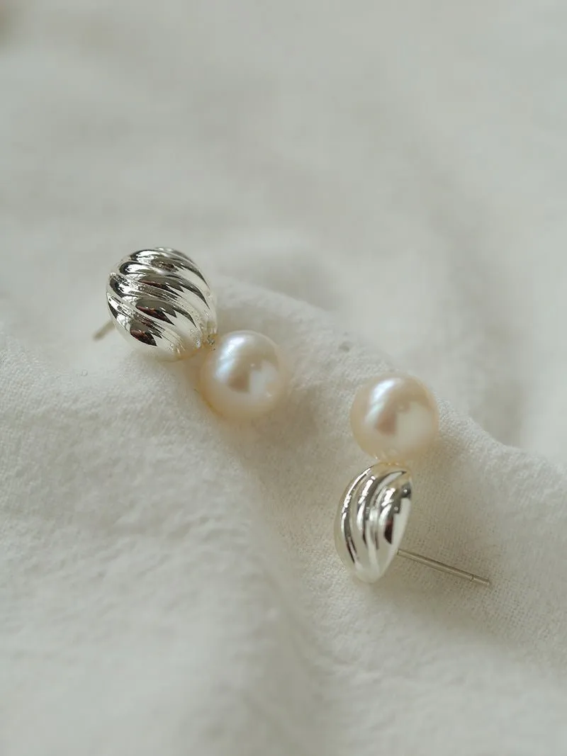 Metal Shell Pearl Drop Earrings