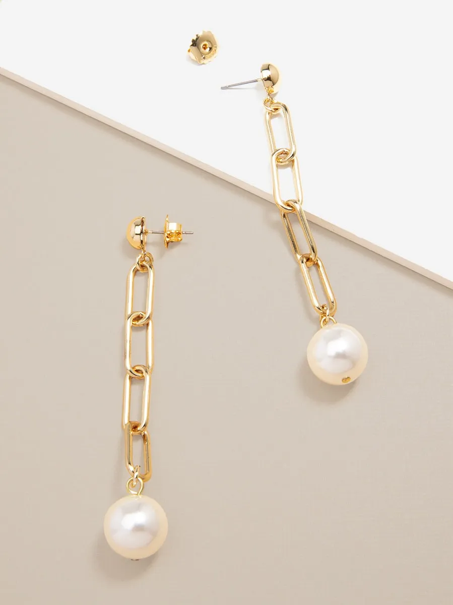 Simply Sophisticated Pearl Drop Earring