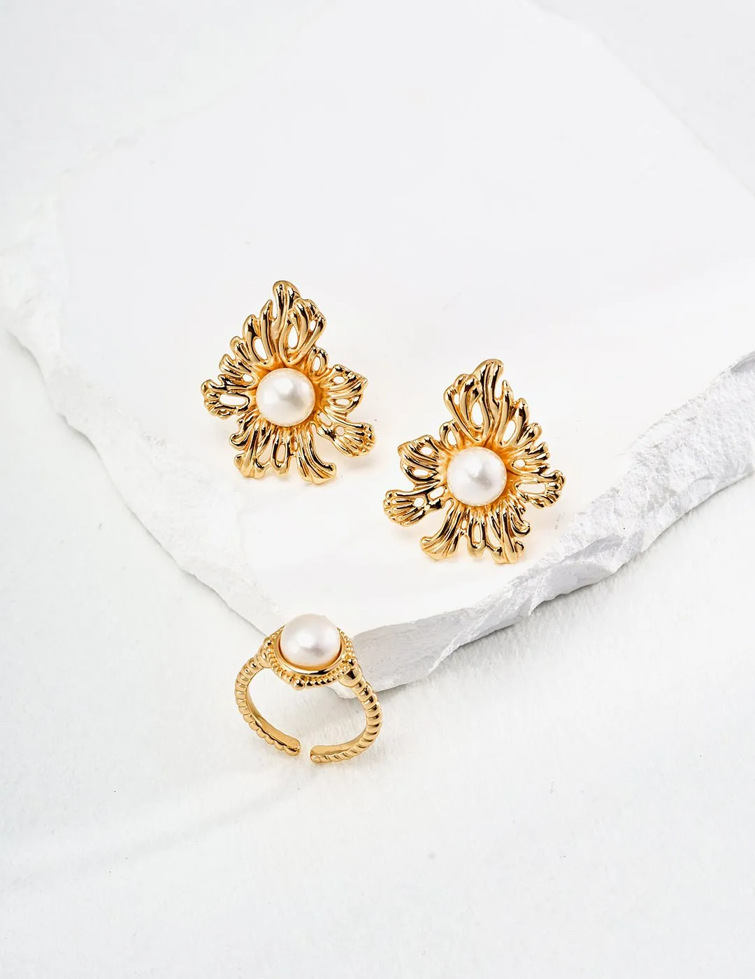 Vintage Floral Pearl Earrings